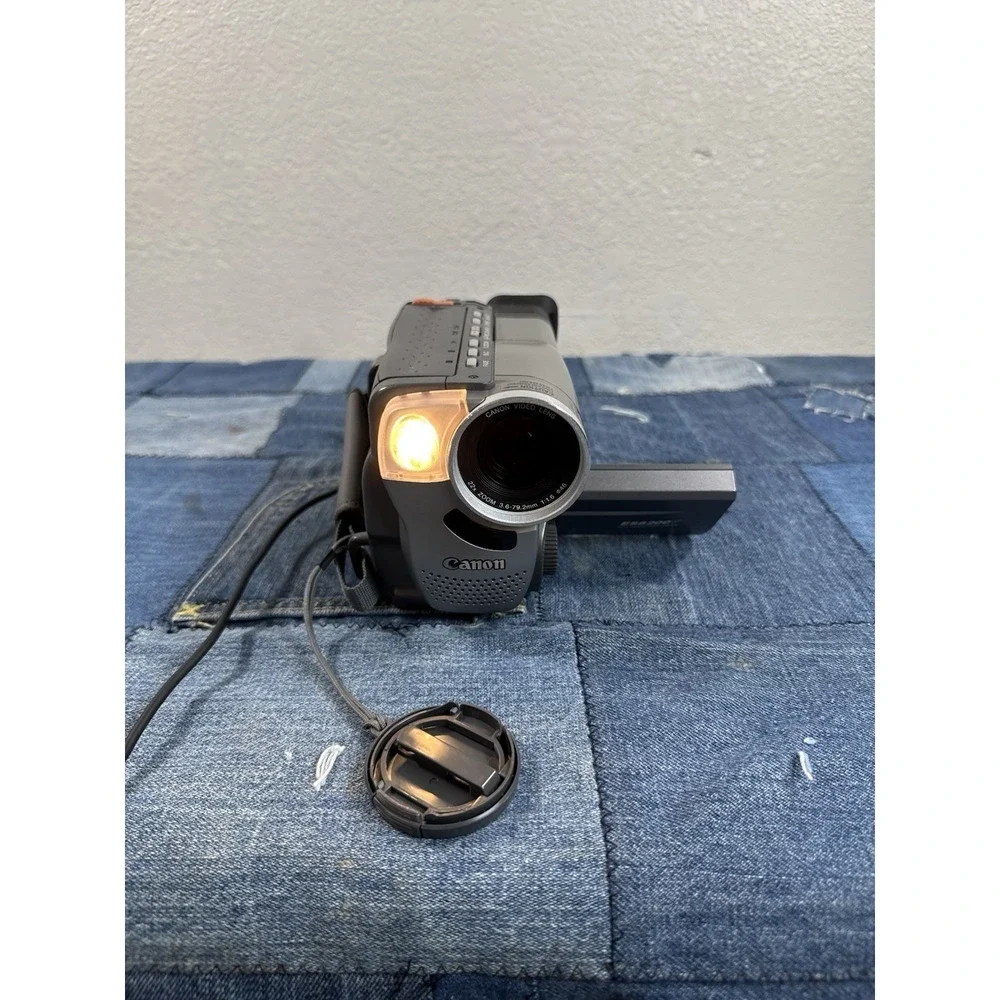 Canon ES8200V Hi8 8mm Analog Camcorder Bundle‎ - Tested and Working